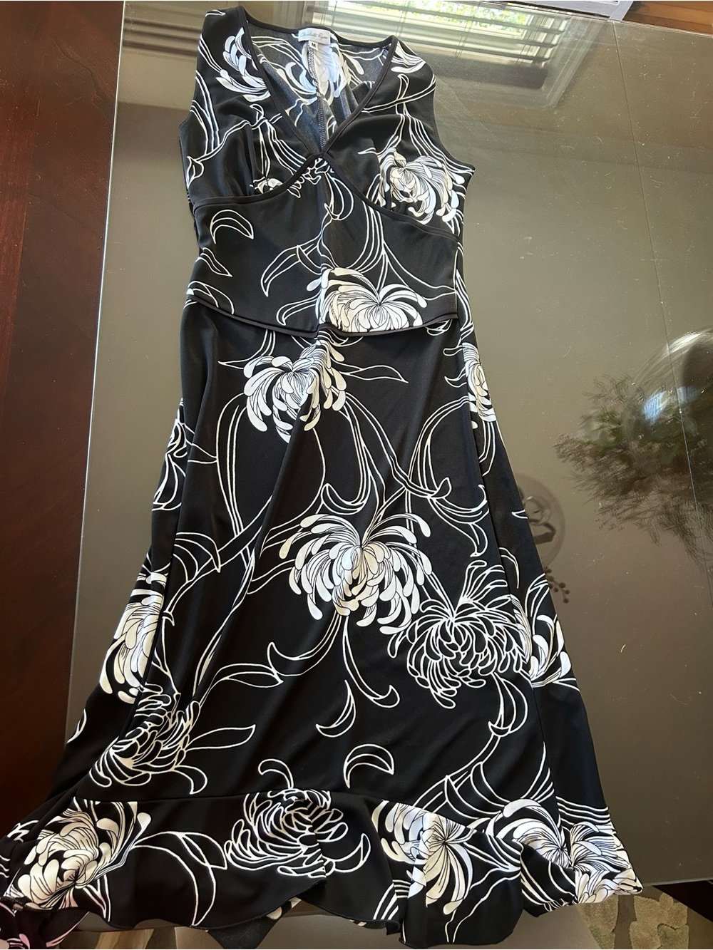Charlotte russe sleeveless Vneck dress, medium, floral, flower black & white
